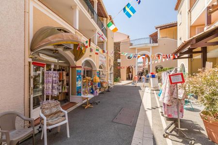 Cap-Esterel-Commerce